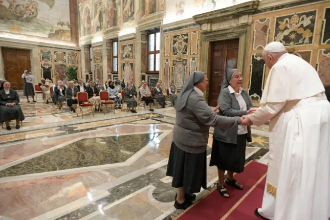 Il Papa con le suore di Santa Giovanna Antida  |  | Vatican Media 