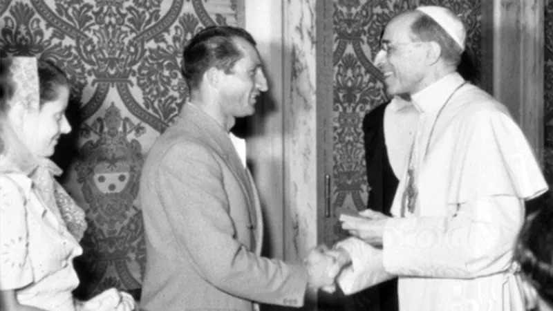 Gino Bartali e Pio XII | Gino Bartali e Pio XII durante un incontro nel 1948 | Vatican News 
