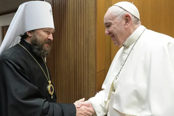 Papa Francesco incontra il metropolita Hilarion, 22 dicembre 2021 / Vatican News