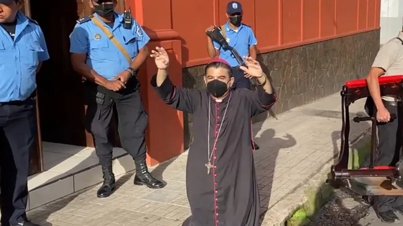 La polizia Nicaraguense blocca il vescovo di Matagalpa | Vatican News 