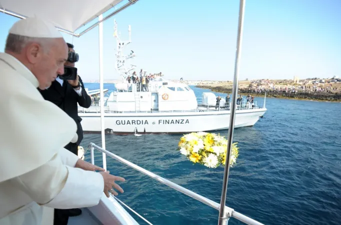 Papa Francesco a Lampedusa nel 2013 | Vatican News 