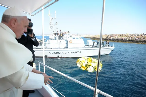 Papa Francesco a Lampedusa nel 2013 / Vatican News 