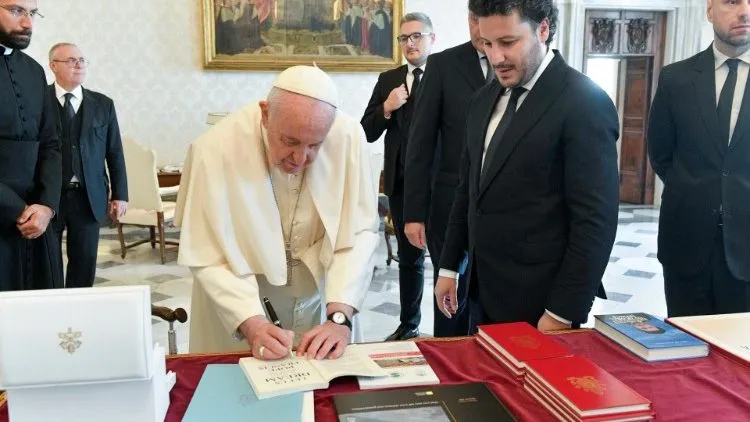 Papa Francesco e il Primo Ministro del Montenegro |  | Vatican Media