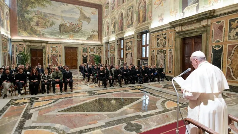 L'udienza del Papa ai partecipanti al Christmas Contest |  | Vatican Media 