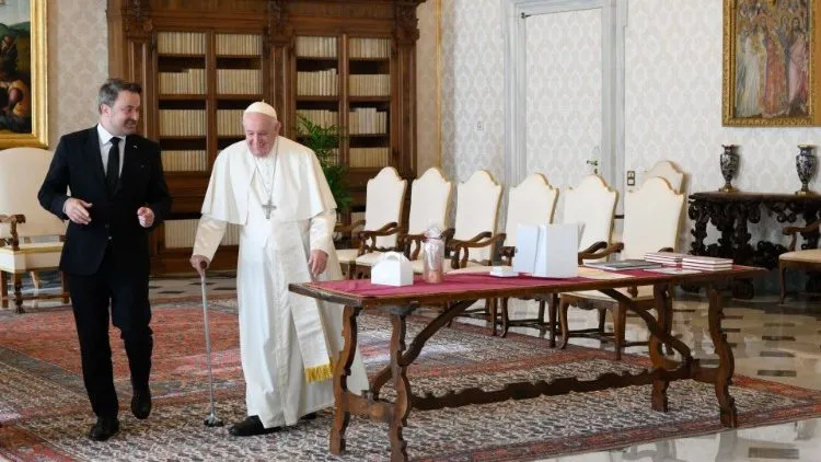 Papa Francesco con il Primo Ministro Bettel |  | Vatican Media 