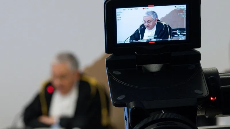 Giuseppe Pignatone, presidente del Tribunale Vaticano, durante una udienza | Vatican Media 