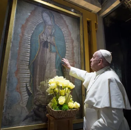 Papa Francesco davanti alla immagine mariana a Guadalupe  |  | Vatican Media 