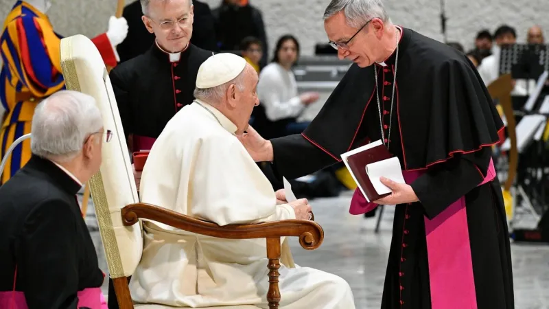 Papa Francesco e il vescovo di Crema Daniele Gianotti |  | Vatican Media