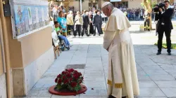 Papa Francesco a Palermo nel 2018 di fronte il luogo dell'omicidio del Beato Pino Puglisi / Vatican Media / ACI Group