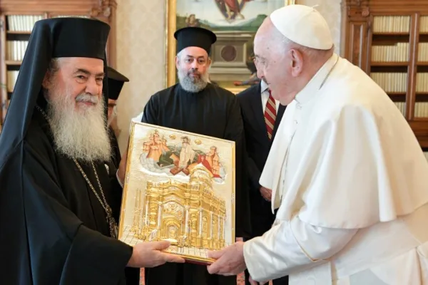 Il Patriarca greco ortodosso di Gerusalemme Teofilo III con Papa Francesco, Palazzo Apostolico Vaticano, 29 settembre 2023 / Vatican Media