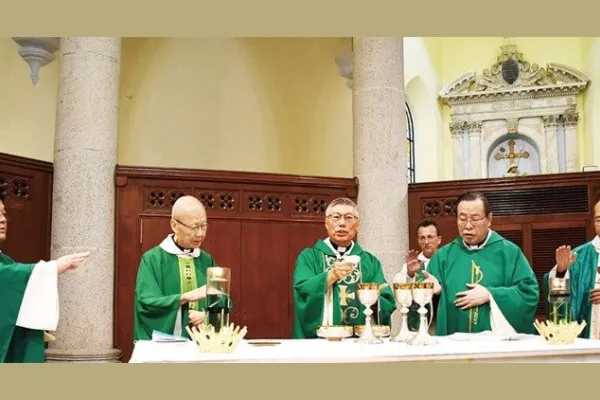 La messa concelebrata a Hong Kong dal Cardinale Chow e l'arcivescovo Li Shan / Vatican News