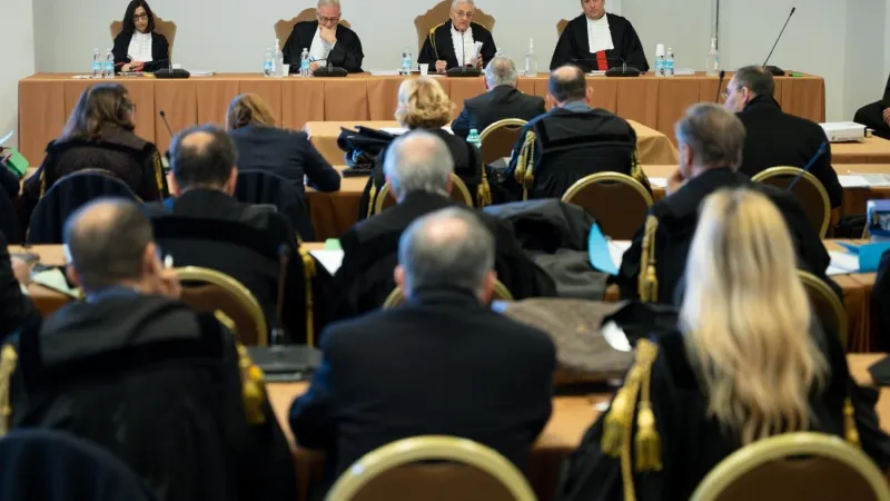 Processo Palazzo di Londra | Una foto di archivio di una passata udienza del processo sulla gestione dei fondi della Segreteria di Stato nell'Aula Polifunzionale dei Musei vaticani | Vatican Media