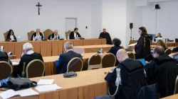 Un momento del processo nell'Aula Polifunzionale dei Musei Vaticani / Vatican Media