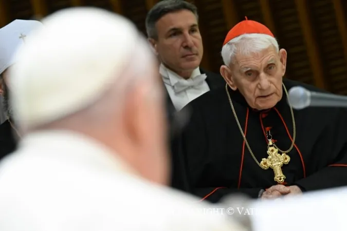 Il Papa e il cardinale Ernest Simoni |  | Vatican Media / ACI group