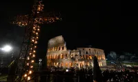 Una via Crucis al Colosseo / Vatican Media