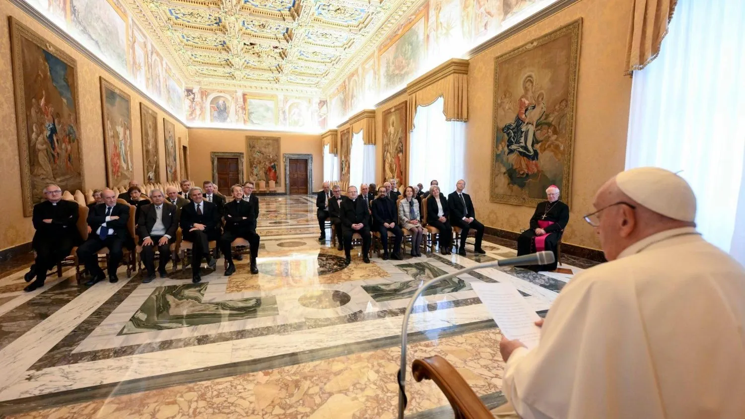 Il Papa durante l'udienza