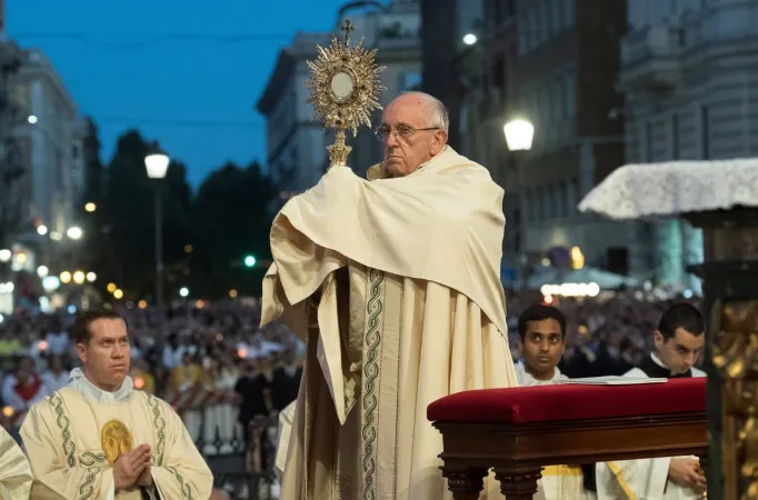 Papa Francesco, Corpus Domini | Papa Francesco al termine di una celebrazione del Corpus Domini ad inizio pontificato | Vatican Media