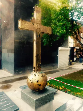 La croce dedicata ai preti martirizzati sotto il regime comunista  | Andrea Gagliarducci / ACI Stampa 