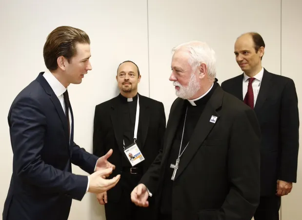 L'arcivescovo Gallagher incontra il ministro austriaco Sebastian Kurz, presidente di turno dell'OSCE. La XXIV conferenza ministeriale dell'OSCE si è tenuta a Vienna il 7 e l'8 dicembre | Twitter @sebastiankurz
