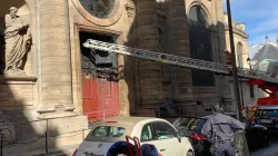 La chiesa di St. Sulpice, a Parigi, dopo l'incendio del 17 marzo / Twitter