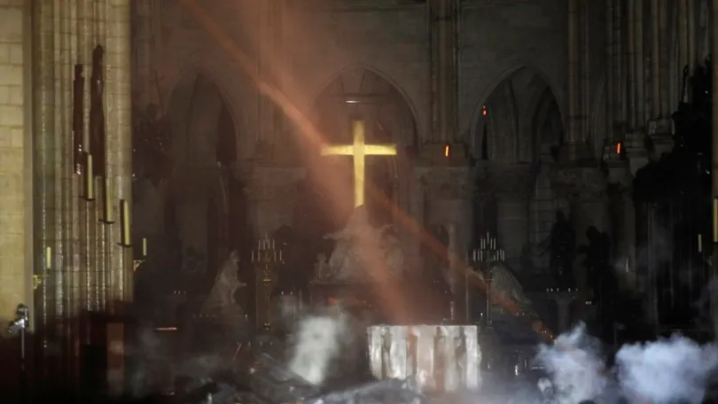 Notre Dame: le reliquie perdute, gli incendi di Parigi e la ...