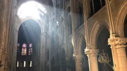 Una foto della cattedrale di Notre Dame nel giorno di Pasqua di quest'anno. Sul fondo si vedono le macerie causate dall'incendio del 15 aprile / twitter @notredamedeparis