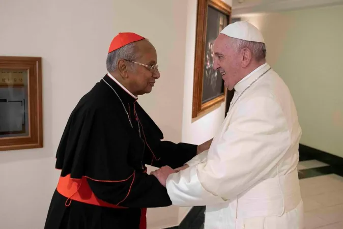Papa Francesco, Cardinale Ranjith | Il Cardinale Ranjith con Papa Francesco in uno dei loro incontri  | Twitter PD