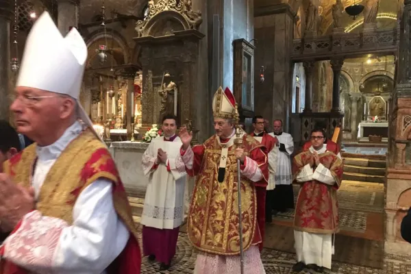 Il Patriarca Moraglia celebra la Messa nella solennità di San Marco, patrono di Venezia, Venezia, 25 aprile 2018 / Twitter @LuigBrugnaro