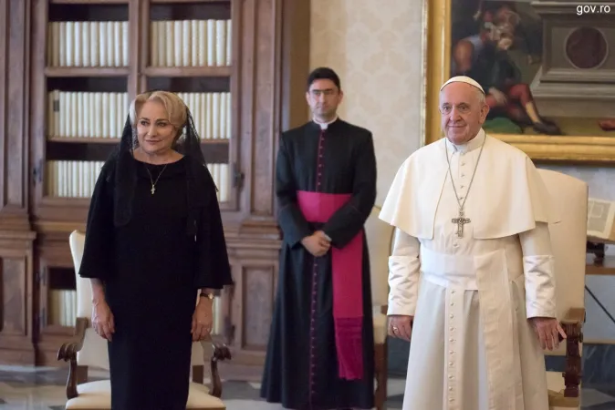 Papa Francesco e il primo ministro di Romania | Papa Francesco e il primo ministro di Romania Viorica Dancila | da gov.ro