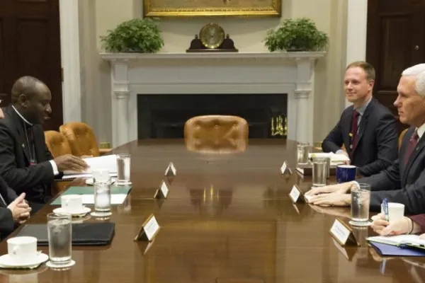 L'incontro tra il Cardinale Parolin e il vicepresidente USA Mike Pence, avvenuto alla Casa Bianca nel novembre 2017 / US Embassy to the Holy See