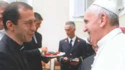 Don Gualtiero Isacchi, arcivescovo eletto di Monreale, con Papa Francesco / Instagram Gualtiero Isacchi