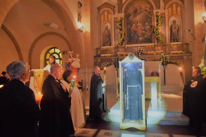 Il saio di Padre Pio conservato nel Museo del Convento di Pietrelcina |  | www.cappuccinipietrelcina.it