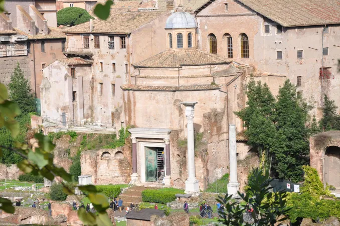 La basilica dei Santi Cosma e Damiano  |  | OB