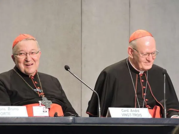 Il Cardinale Vingt Trois (a sinistra) |  | MM ACI STAMPA