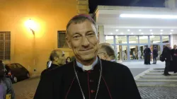 L'arcivescovo Zbignevs Stankevics all'uscita dell'Aula Sinodale / Marco Mancini / ACI Stampa