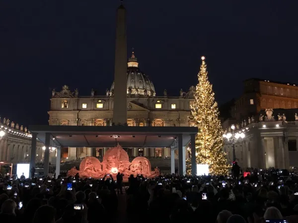 Il Presepe e l'albero di Piazza San Pietro  | Twitter