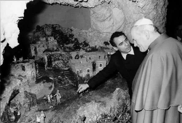 Giovanni Paolo II con Giuseppe Ianni ideatore del Presepe dei Netturbini di Roma | TW/ @sm_varisco