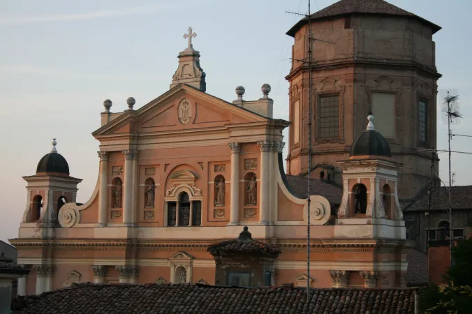 Duomo di Carpi | Un particolare della facciata del Duomo di Carpi | Wikimedia Commons