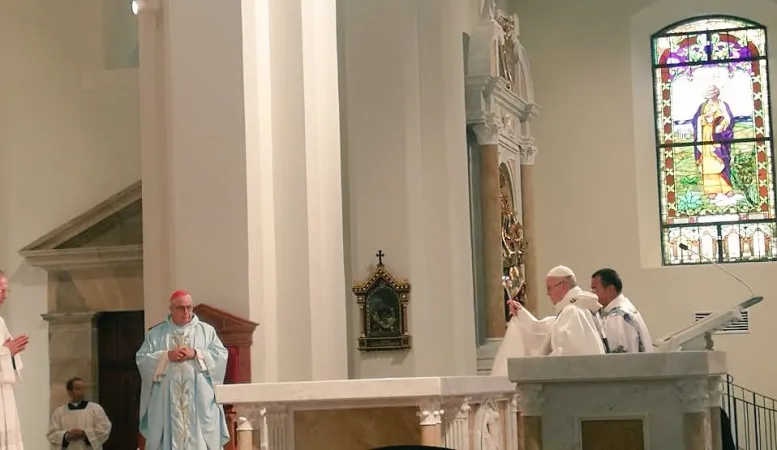 Papa Francesco a Panama | Papa Francesco dedica l'altare della Cattedrale Santa Maria La Antigua, Panama, 26 gennaio 2019 | Twitter @ecotvpanama