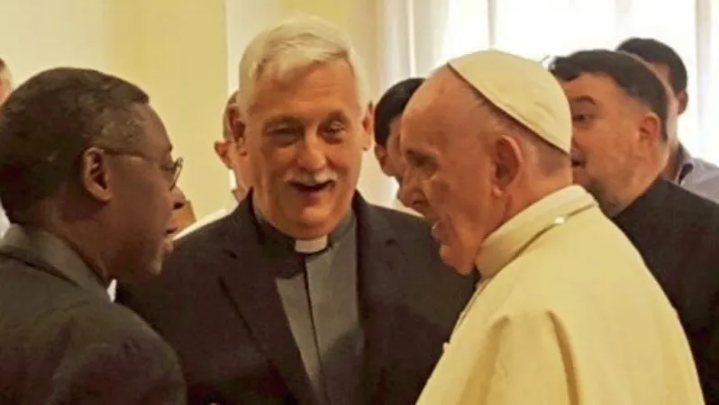 Papa Francesco in visita alla Curia dei Gesuiti | Papa Francesco in visita alla Curia dei Gesuiti | (foto: Twitter - Frédéric Fornos, Sj)