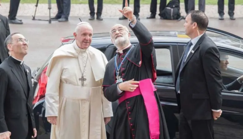 Il Cardinale Cristobal Lopez, allora arcivescovo, con Papa Francesco durante un momento della visita di Papa Francesco a Rabat, 30 marzo 2019 | InfoANS