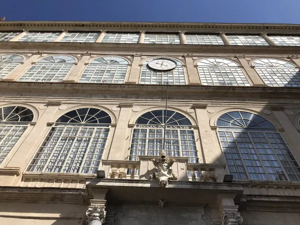 Palazzo Apostolico Vaticano | Il Palazzo Apostolico Vaticano visto dal Cortile San Damaso | Twitter
