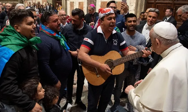 Il Papa, incontro con Rom e Sinti |  | Vatican Media / ACI group 