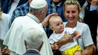 Papa Francesco: "La Chiesa che vede chi è in difficoltà, non chiude gli occhi"