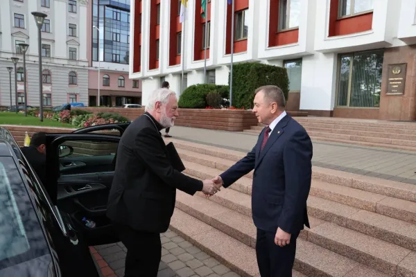 L'arcivescovo Gallagher e il ministro degli Esteri Bielorusso Makei / Twitter ministero degli Affari Esteri di Bielorussia 