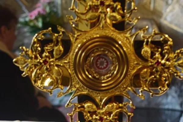 Un dettaglio della reliquia di San Giovanni Paolo II trafugata a Spoleto / Twitter