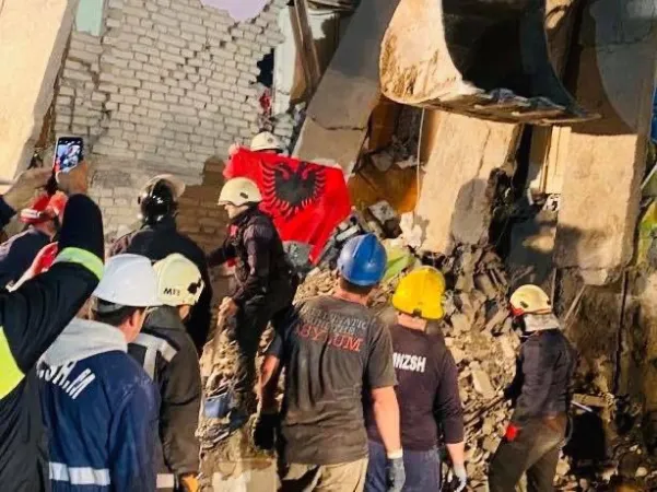 Terremoto in Albania | Alcune immagini del terremoto in Albania | pd da Twitter