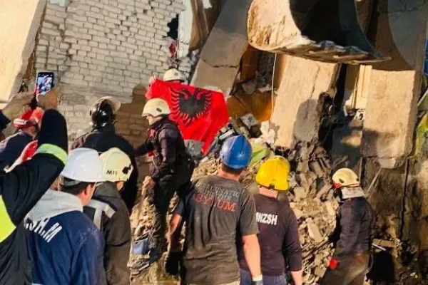 Alcune immagini del terremoto in Albania / pd da Twitter