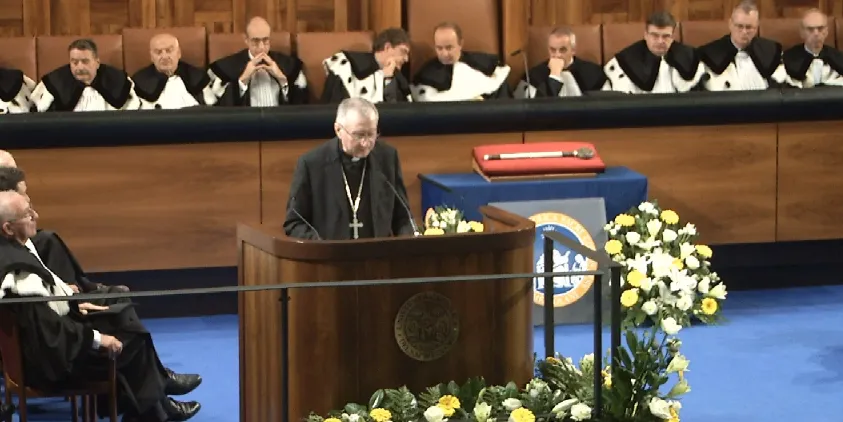 Il cardinale Parolin durante una sua visita passata all'Università Cattolica di Milano | Twitter UniCatt