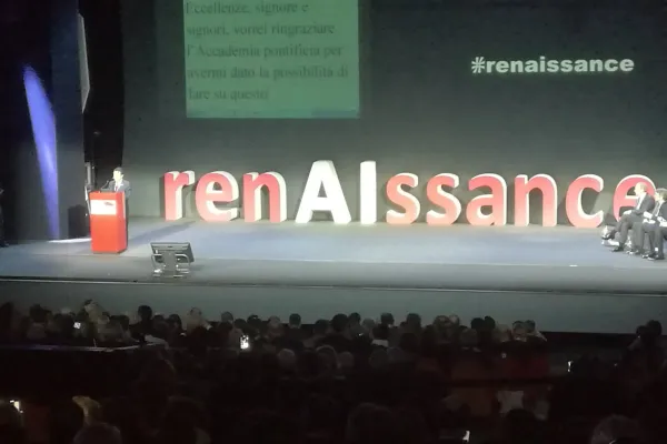Il palco del convegno RenAIssance, dove è stato lanciato l'appello per uno sviluppo etico dell'intelligenza artificiale / Twitter @PontAcademyLife